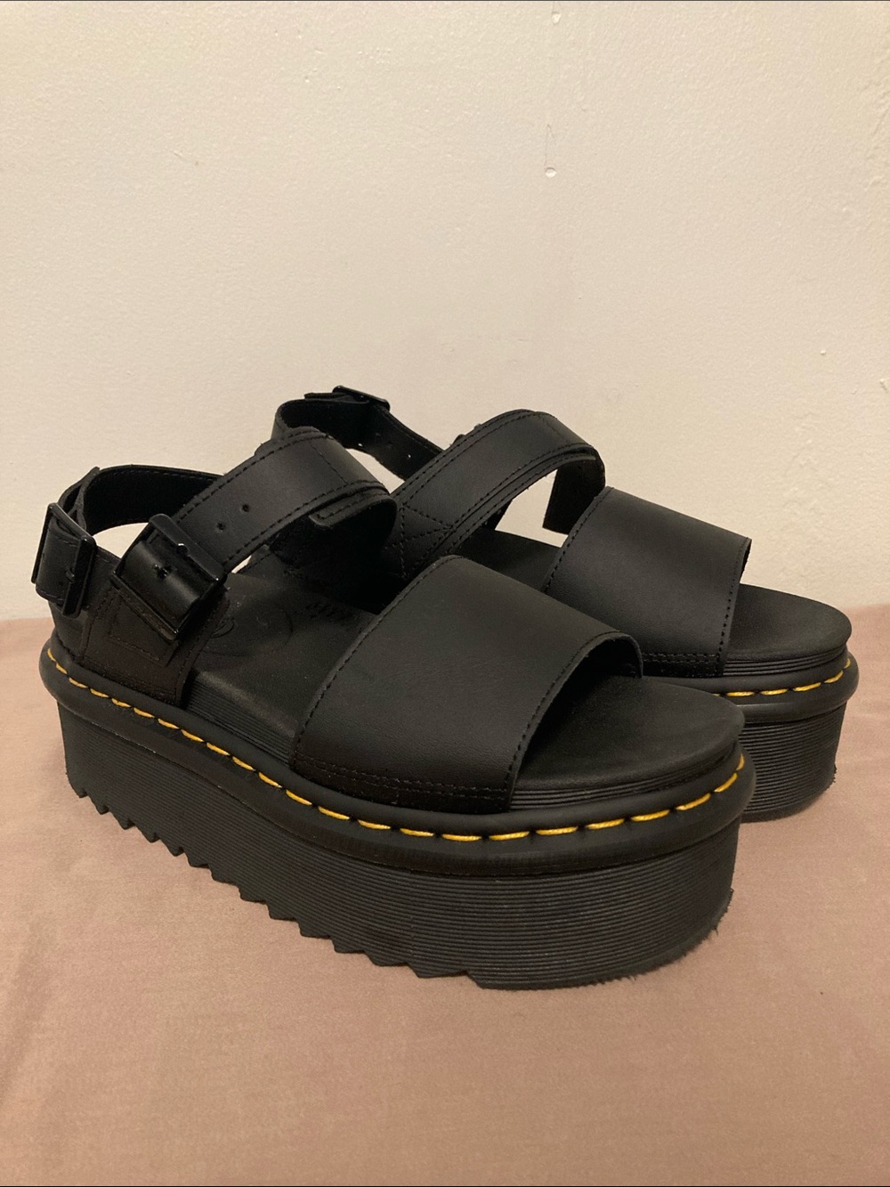 Dr. Martens Voss Quad Hydro Black Leather Platform Sandal 8US 39EU NEW - Picture 2 of 9